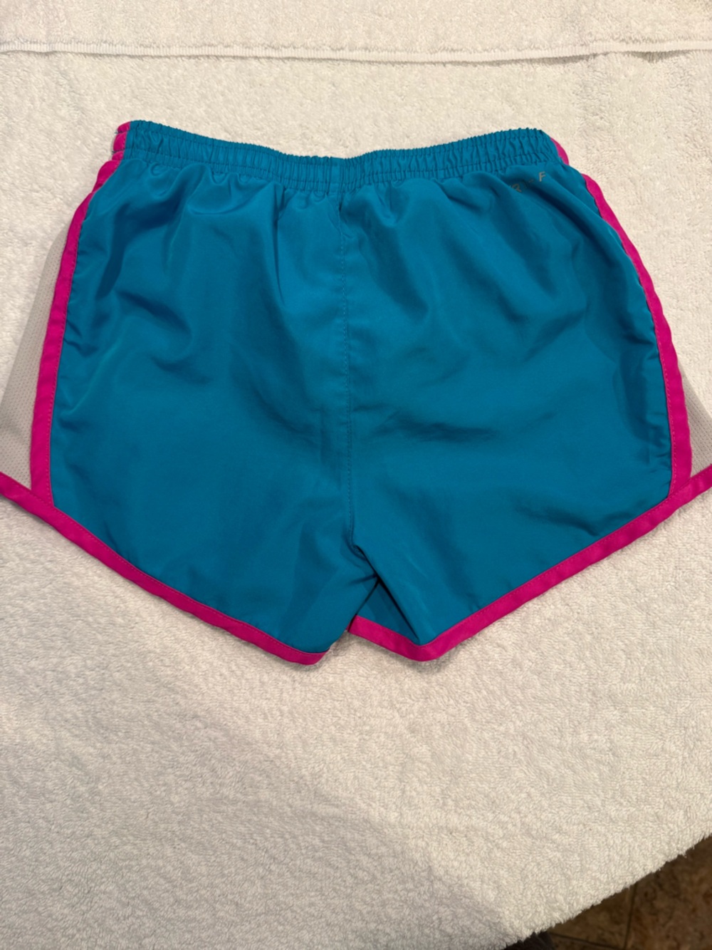 Bundle of 2 pair of girls size 6 Athletic Shorts, Under Armour & Nike. - Picture 6 of 8